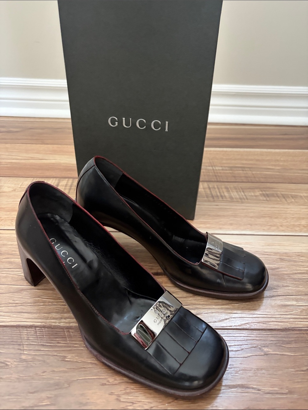 Gucci Black Leather Pumps with Silver Buckle and Red Trim